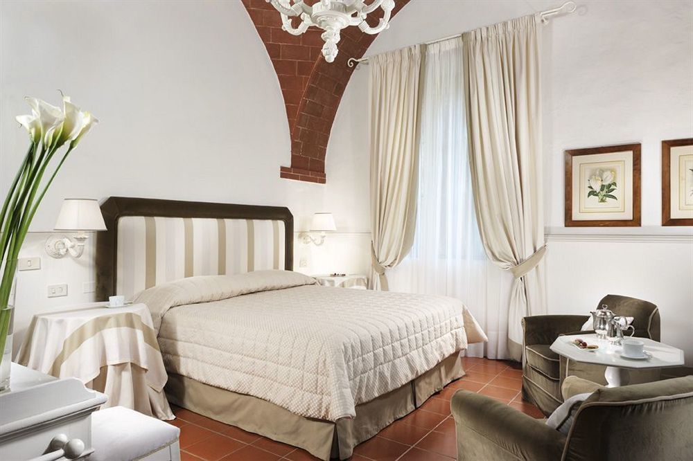 Готель Borgo San Felice Кастельнуово-Берарденґа Екстер'єр фото